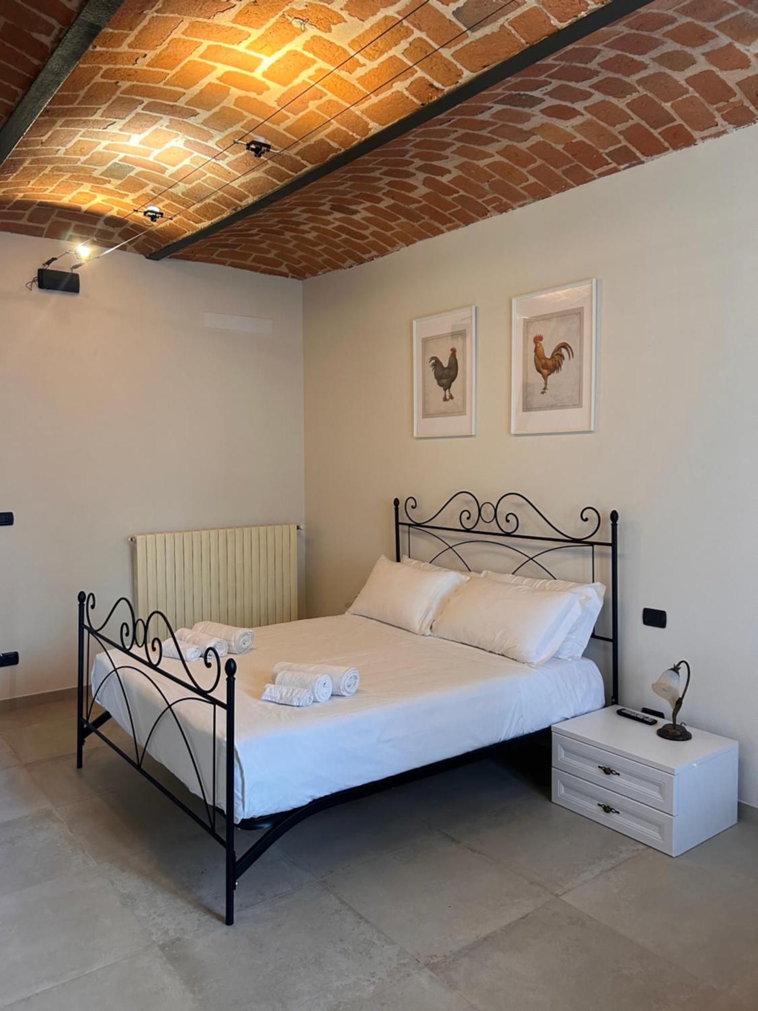 Tenuta Agricola La Cava- Cantina E Agriturismo San Damiano dʼAsti Exterior foto