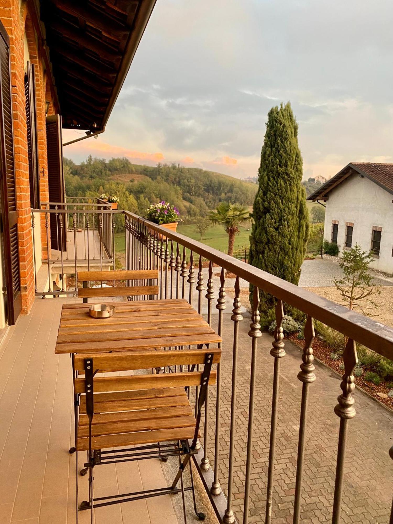 Tenuta Agricola La Cava- Cantina E Agriturismo San Damiano dʼAsti Exterior foto